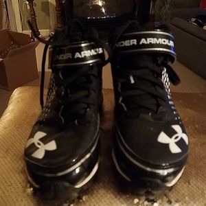 * NWOT Boys Under Armour  cleats